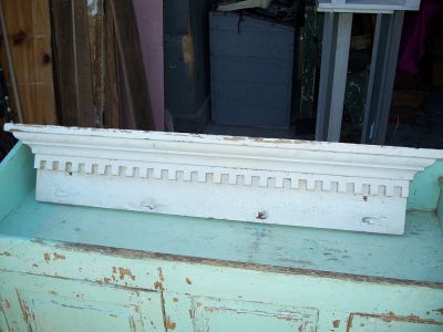 Nice wall shelve 4 feet long 2