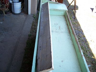 Nice wall shelve 4 feet long 6
