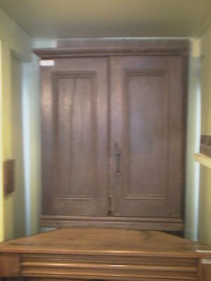 Armoirette 2 portes clous carr&eacute;s. 3