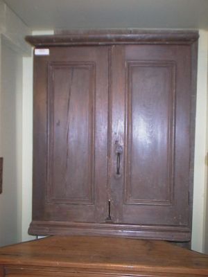 Armoirette 2 portes clous carr&eacute;s. 8