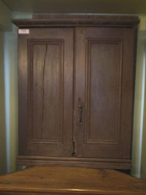 Armoirette 2 portes clous carr&eacute;s. 1