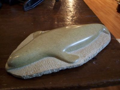 Rare grosse sculpture de baleine Esquimaude sign&eacute;e 4