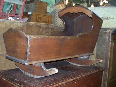 Berceau &agrave; t&ecirc;ti&egrave;re en pin clous forg&eacute;s 1