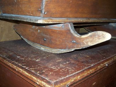 Berceau &agrave; t&ecirc;ti&egrave;re en pin clous forg&eacute;s 3