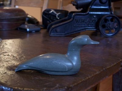Canard sculpt&eacute; sign&eacute; et num&eacute;rot&eacute; 2