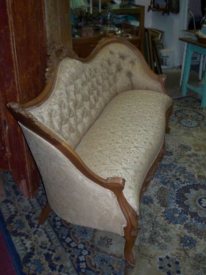Carved roses 3 places love seat great condition 8