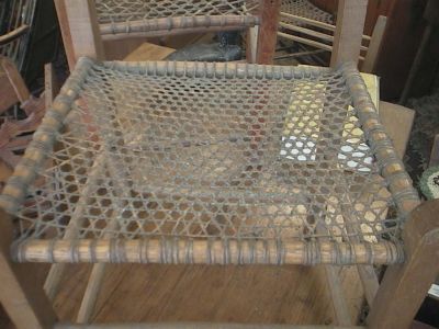 Bel ensemble de 4 chaises avec fod de babiche 3