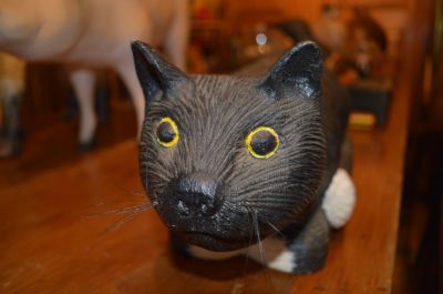 Baromé Savoie carved cat 1