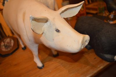 Folk art pig from Desmeules. 3