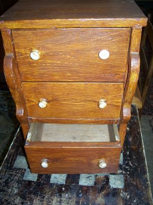 Miniature pine square nails S chest of drawers 8