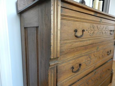 butternut chest of drawers, with 3 drawers 3