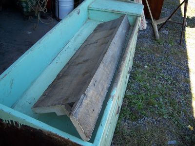 Nice wall shelve 4 feet long 7
