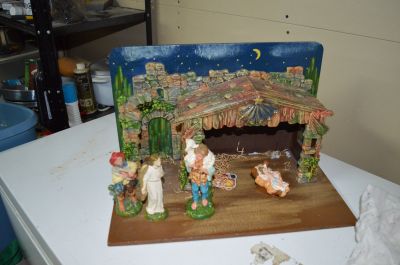 Wooden manger with 18 characters. 2