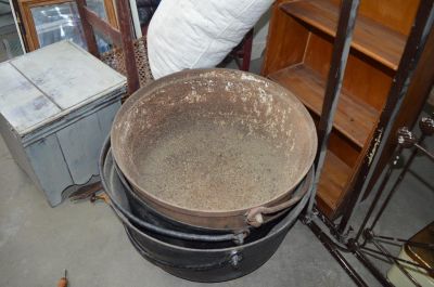 Large cast cauldrons 3