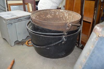 Large cast cauldrons 1
