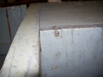 Belle huche &agrave; pain &agrave; clous forg&eacute;s dans son jus. 4