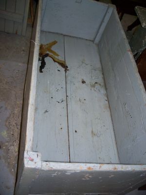 Belle huche &agrave; pain &agrave; clous forg&eacute;s dans son jus. 6