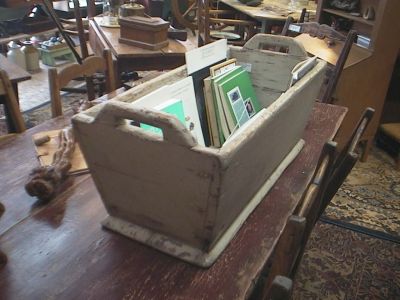 Petite huche de table &agrave; clous de forge 1