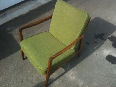 Chaise verte en teak avec coussins de John Stuart 1
