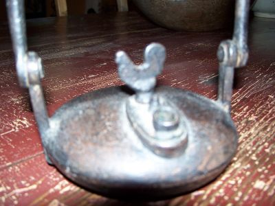 Superbe lampe &agrave; l'huile forg&eacute;e avec coq 3