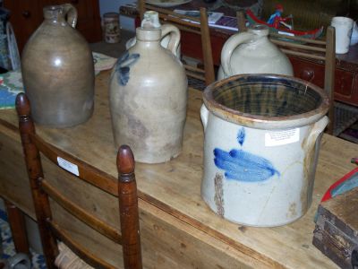 Lot important de pi&egrave;ces de gr&egrave;s des Farrar d'Iberville 3