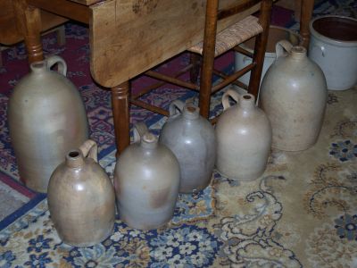 Lot important de pi&egrave;ces de gr&egrave;s des Farrar d'Iberville 1