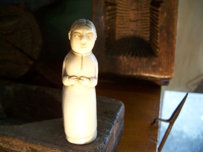 Very old and beautifull ivory carved monk 4