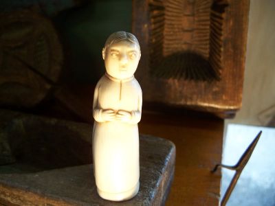 Very old and beautifull ivory carved monk 5