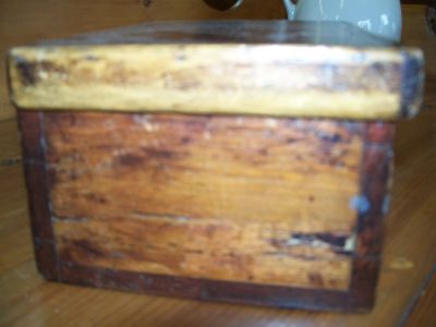 Tiny pine trinket box or candle box ? 2