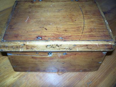 Tiny pine trinket box or candle box ? 5