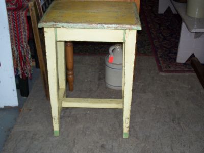 Petite table d'appoint &agrave; traverse fin 19e 2