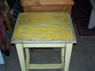 Petite table d'appoint &agrave; traverse fin 19e 1