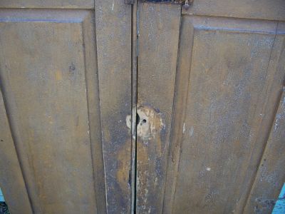 Paire de petites portes en pin &agrave; panneaux soulev&eacute;s 4