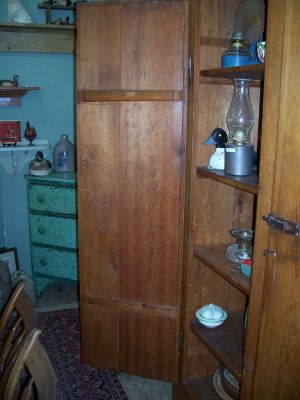 Armoire à queues de rats, clous forgés 1 Armoire à queues de rats, clous forgés 1