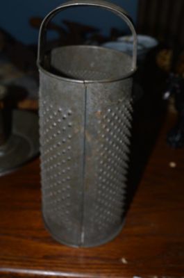 large round grater 2