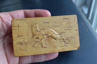 Boîte Amérindienne sculptée et peinte 1 Boîte Amérindienne sculptée et peinte 1