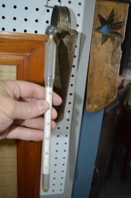 Thermomètre à sirop d'érable et étui en tôle 2