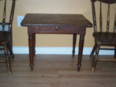 Table d'enfant en pin, 19e  8