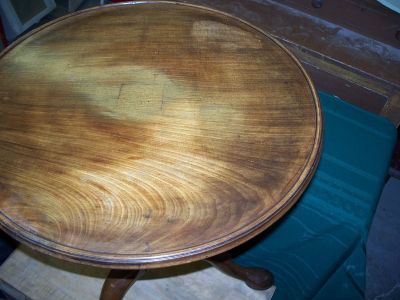 Table d'appoint en acajou dessus repliable pattes Queen Ann 10