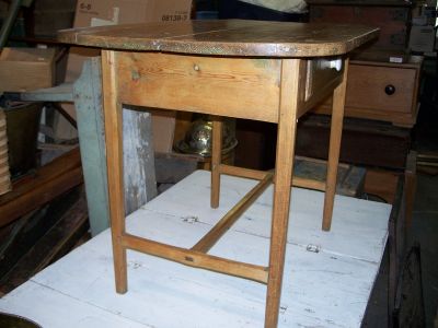 Small stretcher table w drawer  2