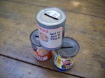 Petites banques vintage avec ancienne publicit&eacute; des ann&eacute;es 602