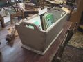 Petite huche de table � clous de forge