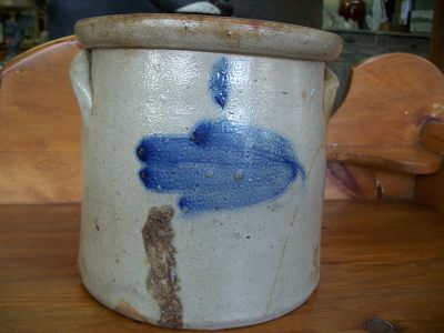 Small 2 gallons blue decoreted stoneware jar 2