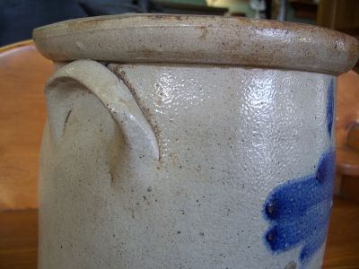 Small 2 gallons blue decoreted stoneware jar 3