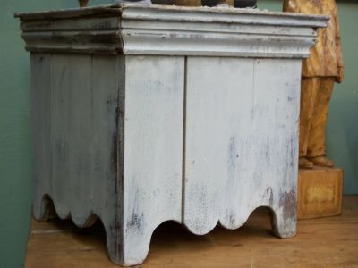 Petite table en pin ( cache pot d'aisance ) 1