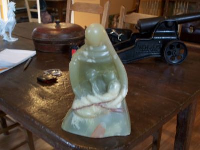 Sculpture esquimaude femme donnant le sein &agrave; l'enfant 8